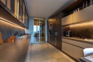 Benesta Benleo, Acibadem